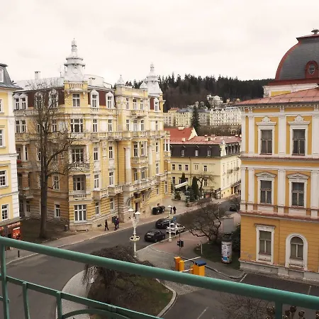 Balconies Above Colonnade Apartment Marianske Lazne Exterior photo