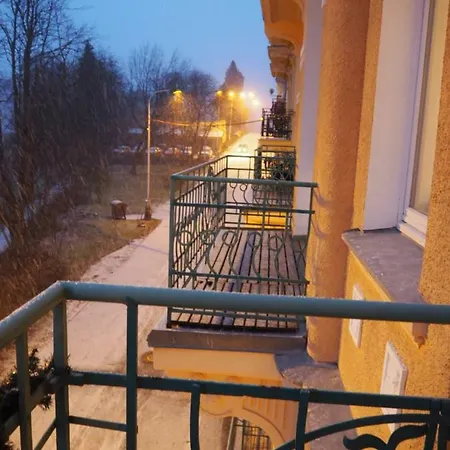 Balconies Above Colonnade Apartment Marianske Lazne Exterior photo